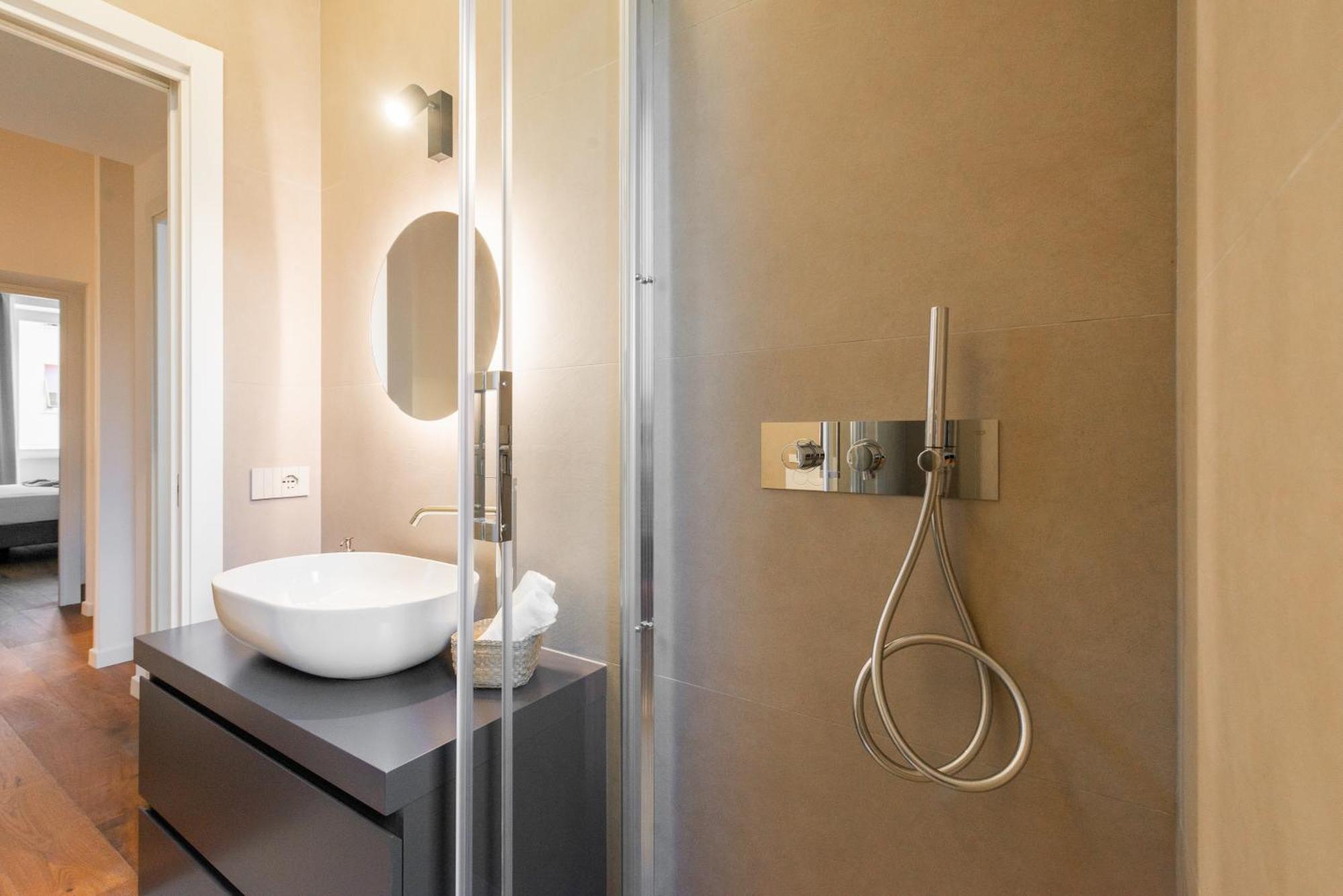 Elegant Haven Re Di By Hostand Apartamento *