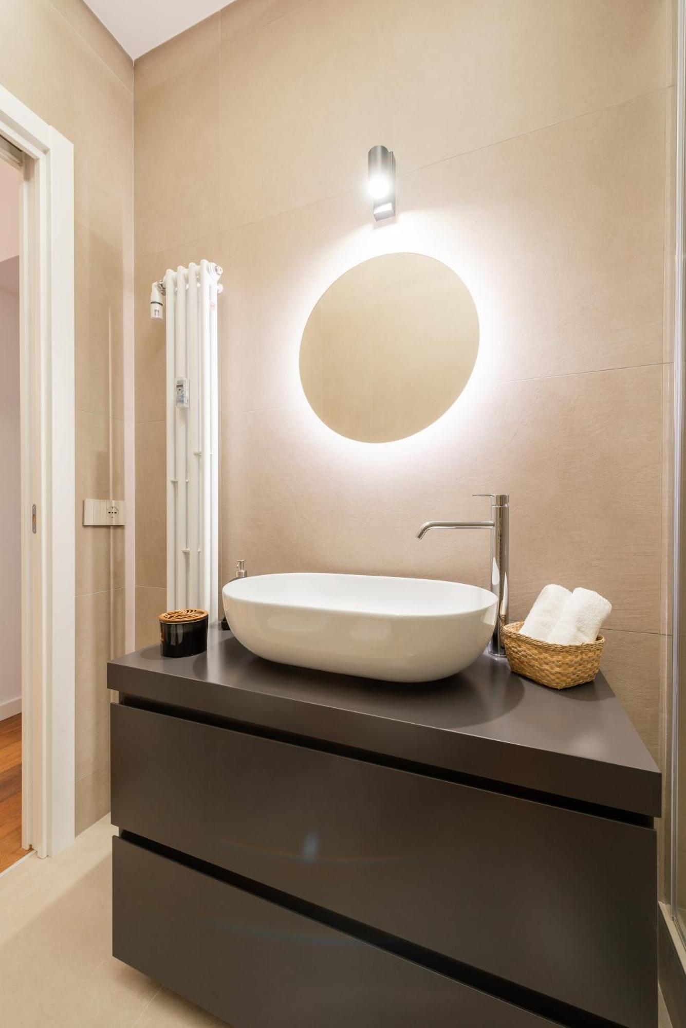 Elegant Haven Re Di By Hostand Apartamento *